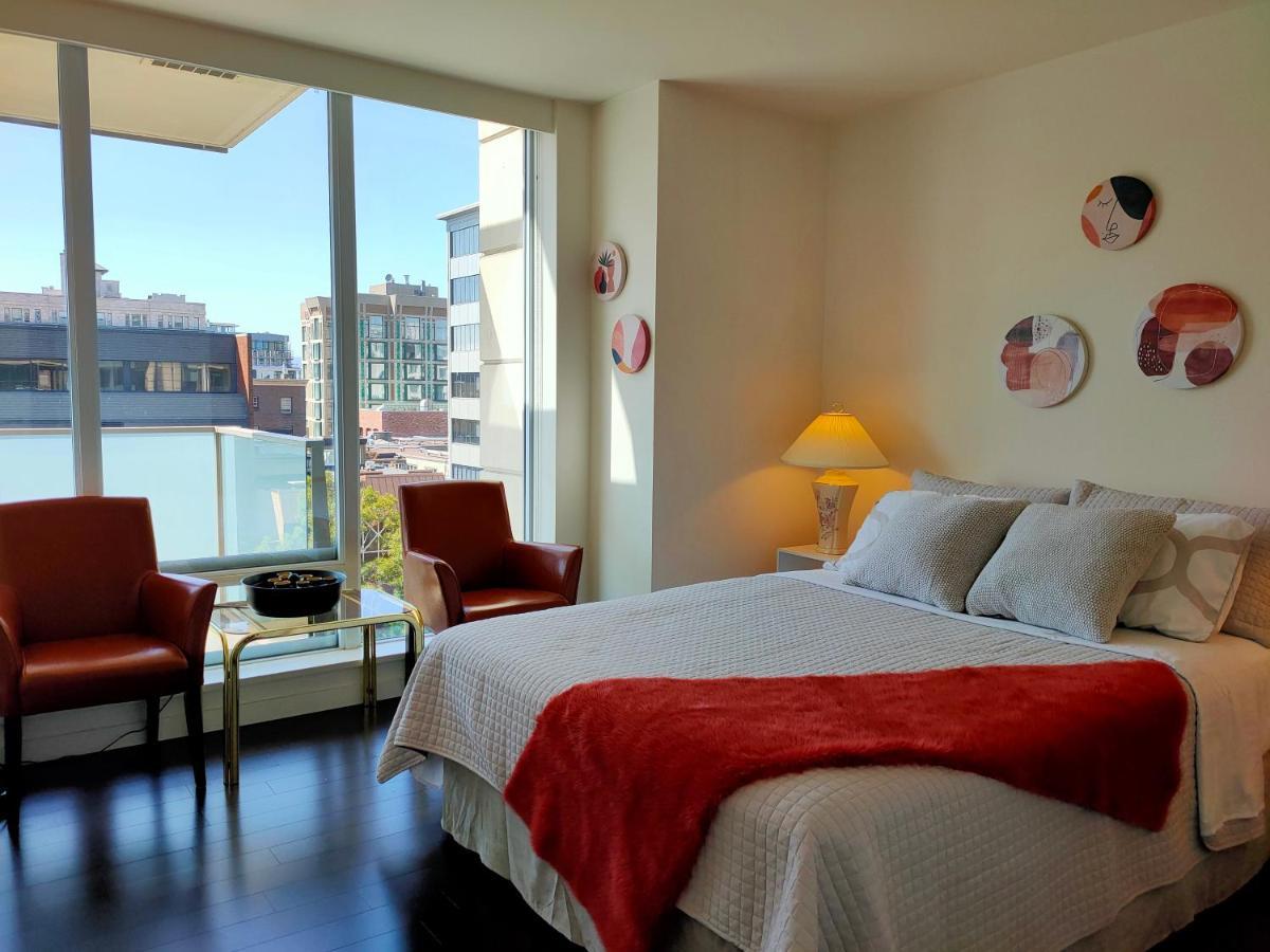 Waterfalls Hotel - Suite In Falls Downtown With Pool Victoria Exterior photo