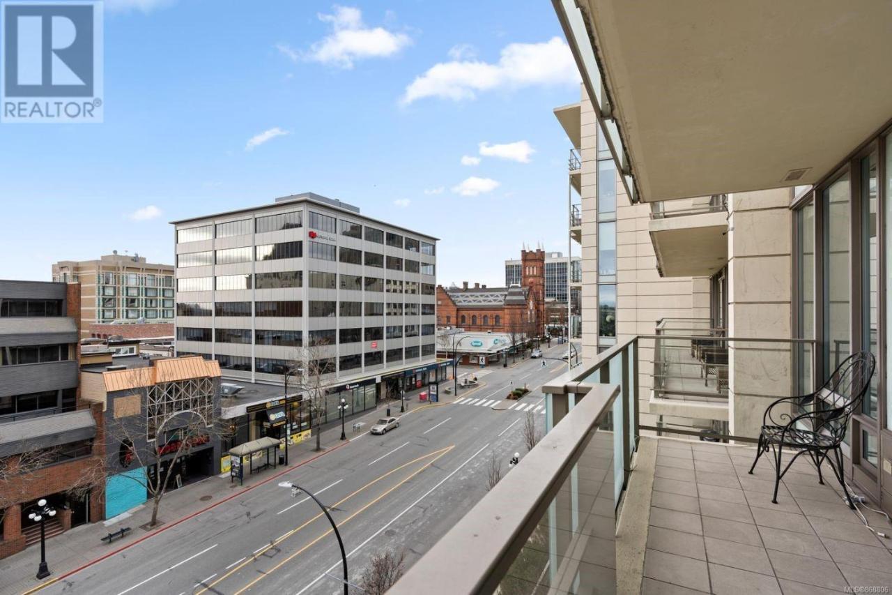 Relaxing Condo In Falls Downtown Victoria Exterior photo